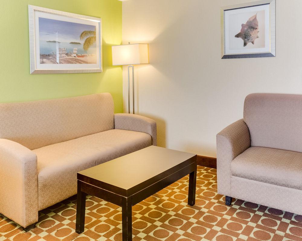 Garner Hotel Virginia Beach North By Ihg Екстериор снимка